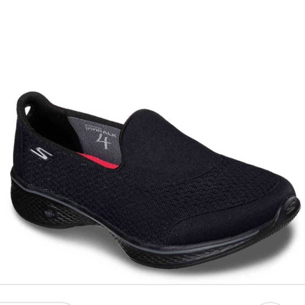 Skechers GOwalk 4 - Pursuit. Black, Size 6